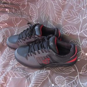 DVS Argon Deegan almost new skate sneaks